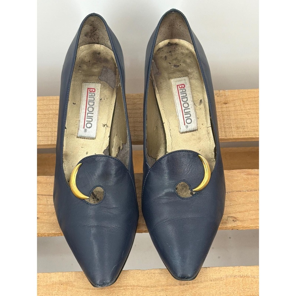 Bandolino Vintage Navy Leather Pointed Toe Kitten Heels Gold Moon Detail 8.5M